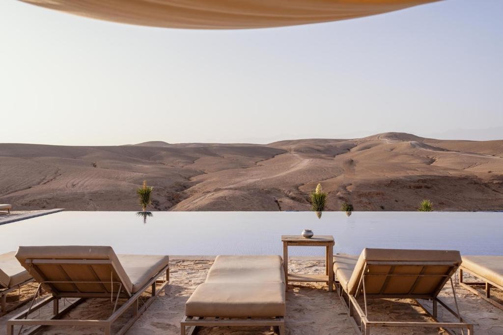 Piscine d'Oxygen Lodge au crépuscule